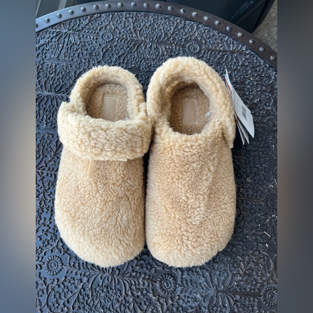 CROCS CLASSIC COZZZY SLIPPERS IN WHEAT 6 - Picture 3 of 5